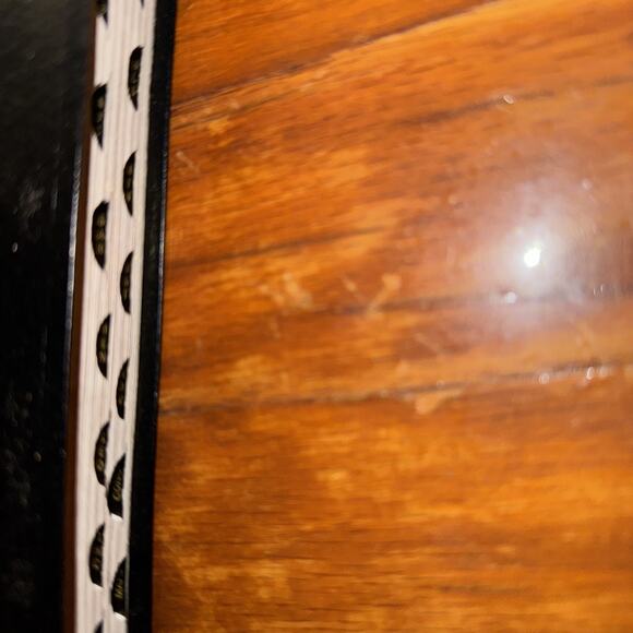 NIV Large Print Thinline Bible 1996 Black Bonded Leather Damaged Ribbon - Picture 6 of 15